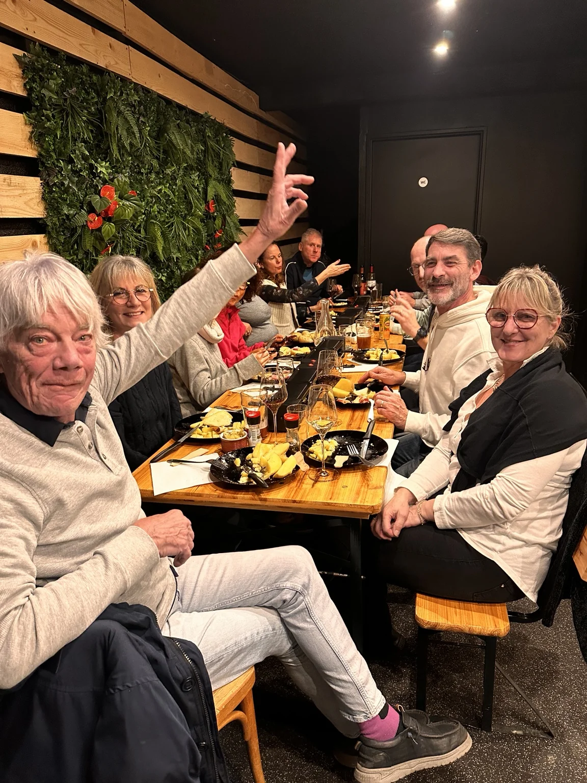 Vraie Raclette Party chez Ride & Beer, grande tablée conviviale